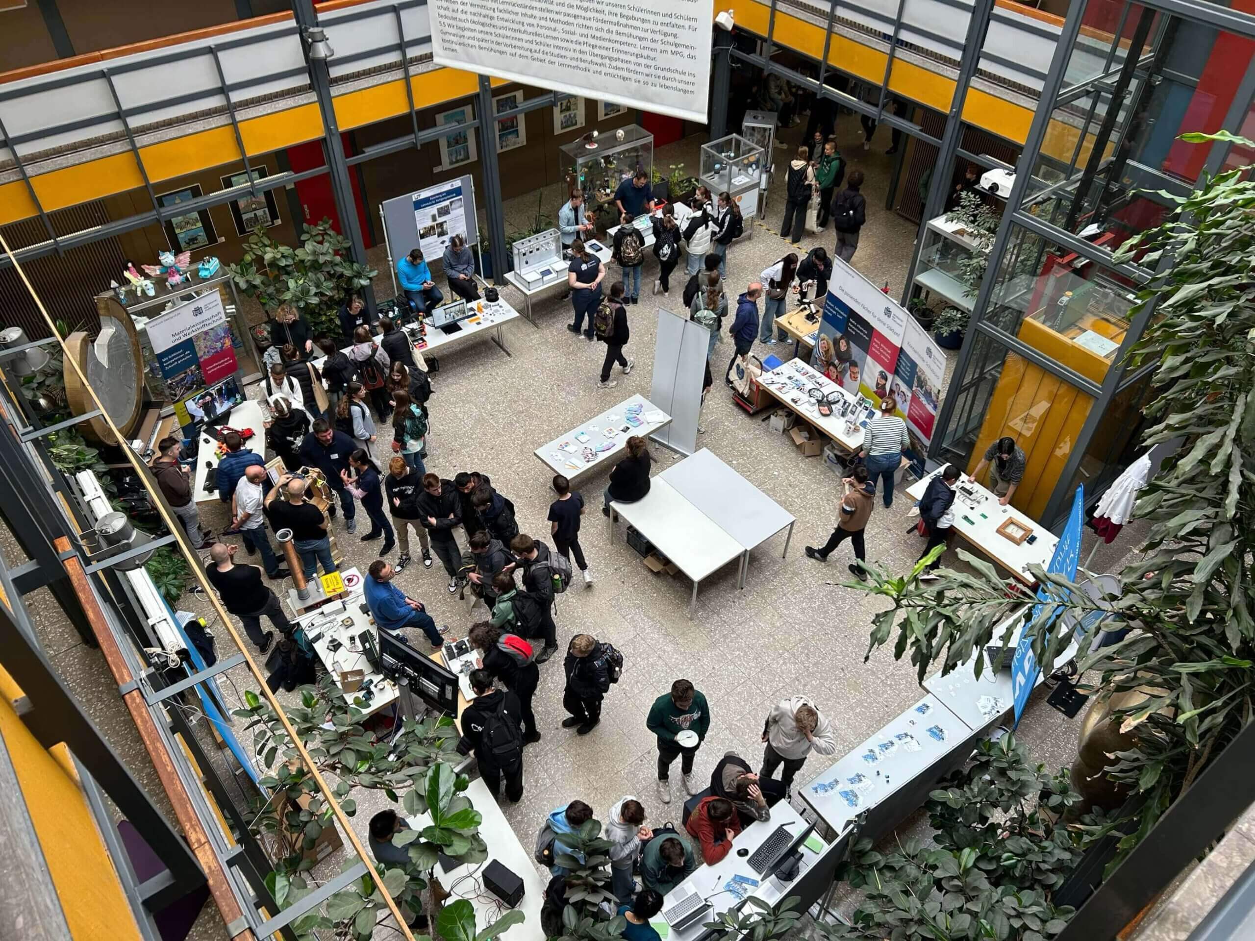 Interaktive Ausstellung am Tag der Technik am Max-Planck Gymnasium in Saarlouis